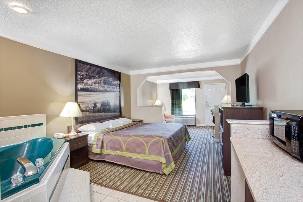 Super 8 By Wyndham Knoxville East Quarto foto